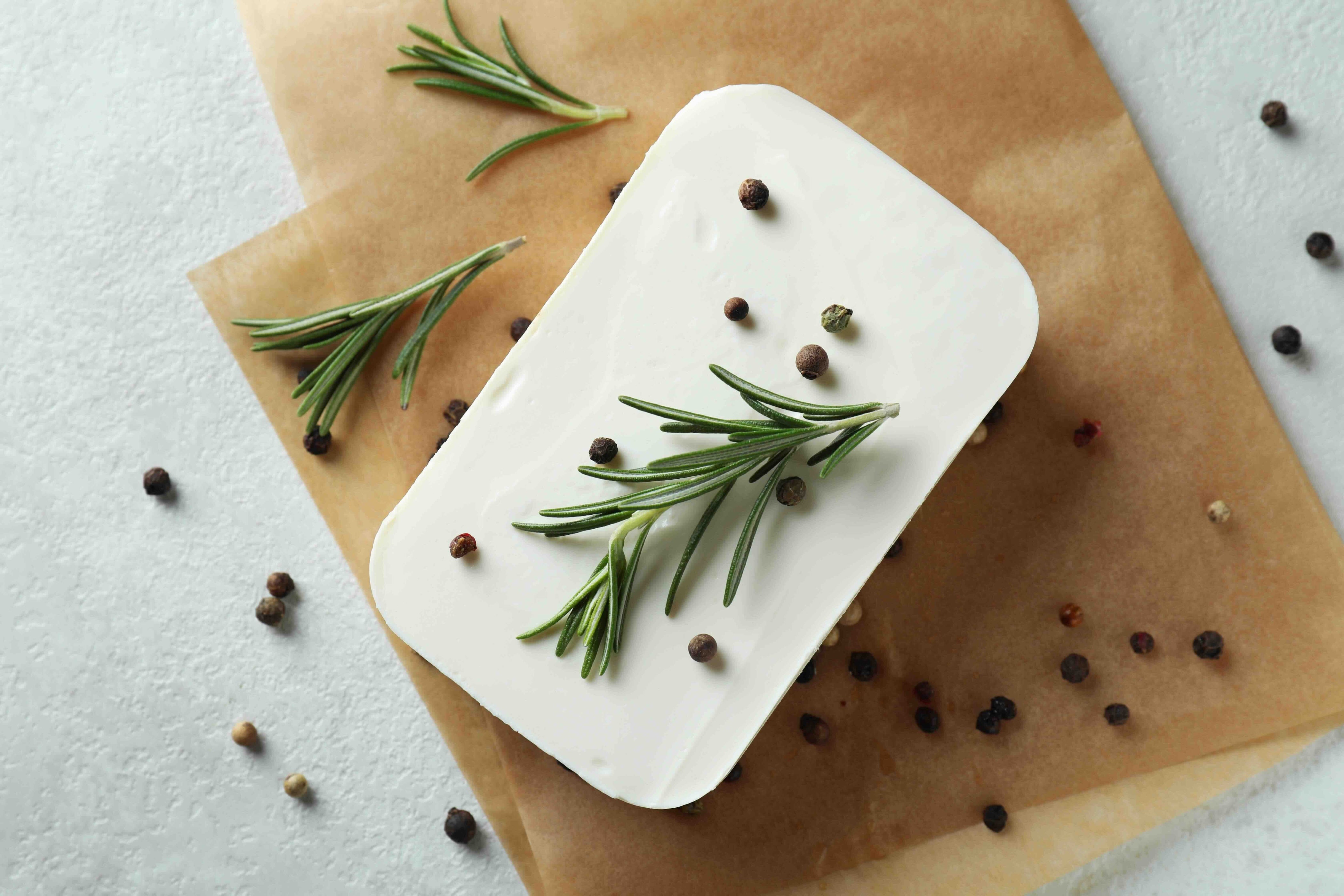 Jabón artesanal de romero y sus beneficios ancestrales